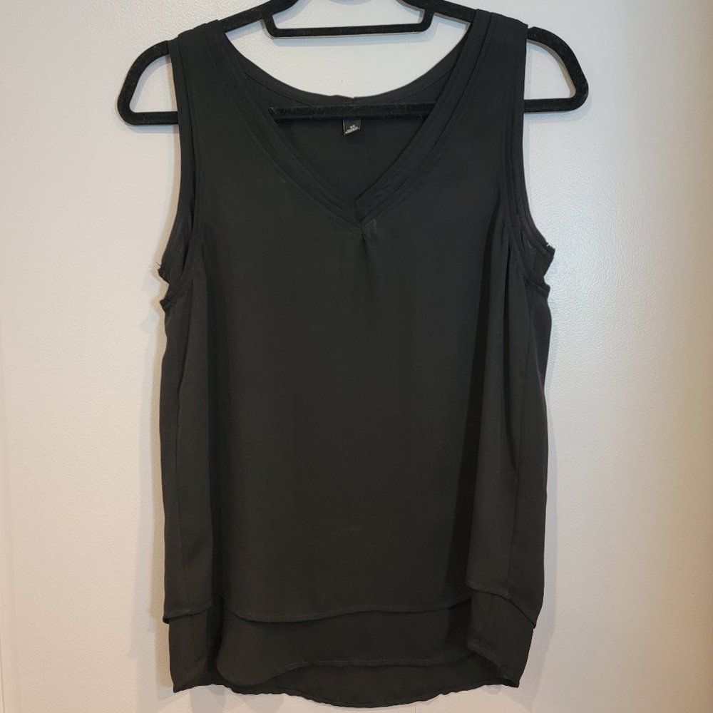 Beautiful Ann Taylor V-Neck Shell